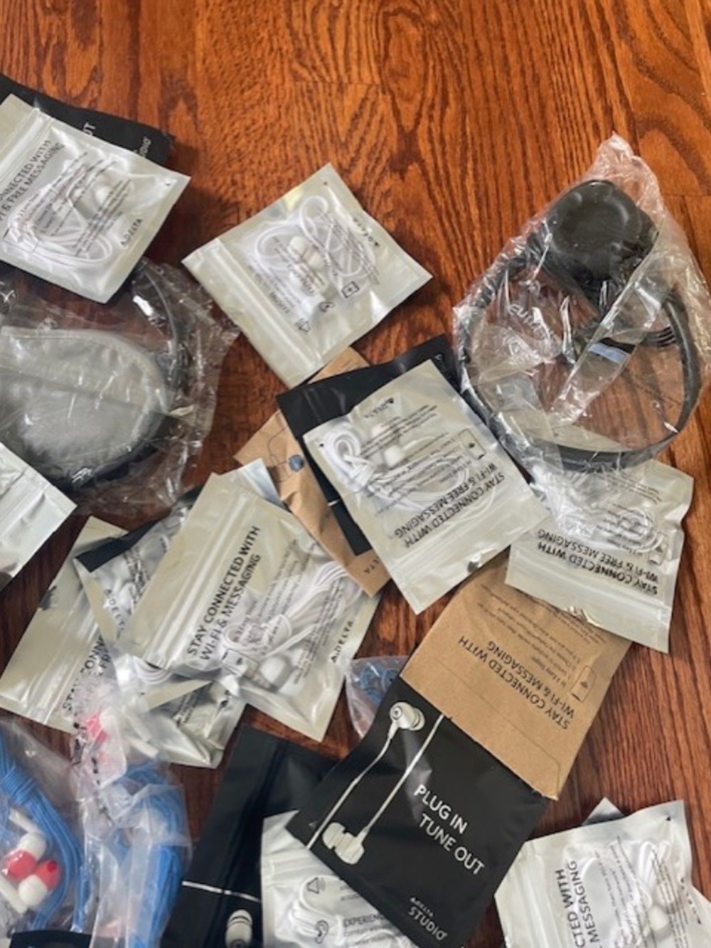 Airline Earbuds Headphones Lot 57 Delta Air France Bulk Travel Mix New - Picture 6 of 7